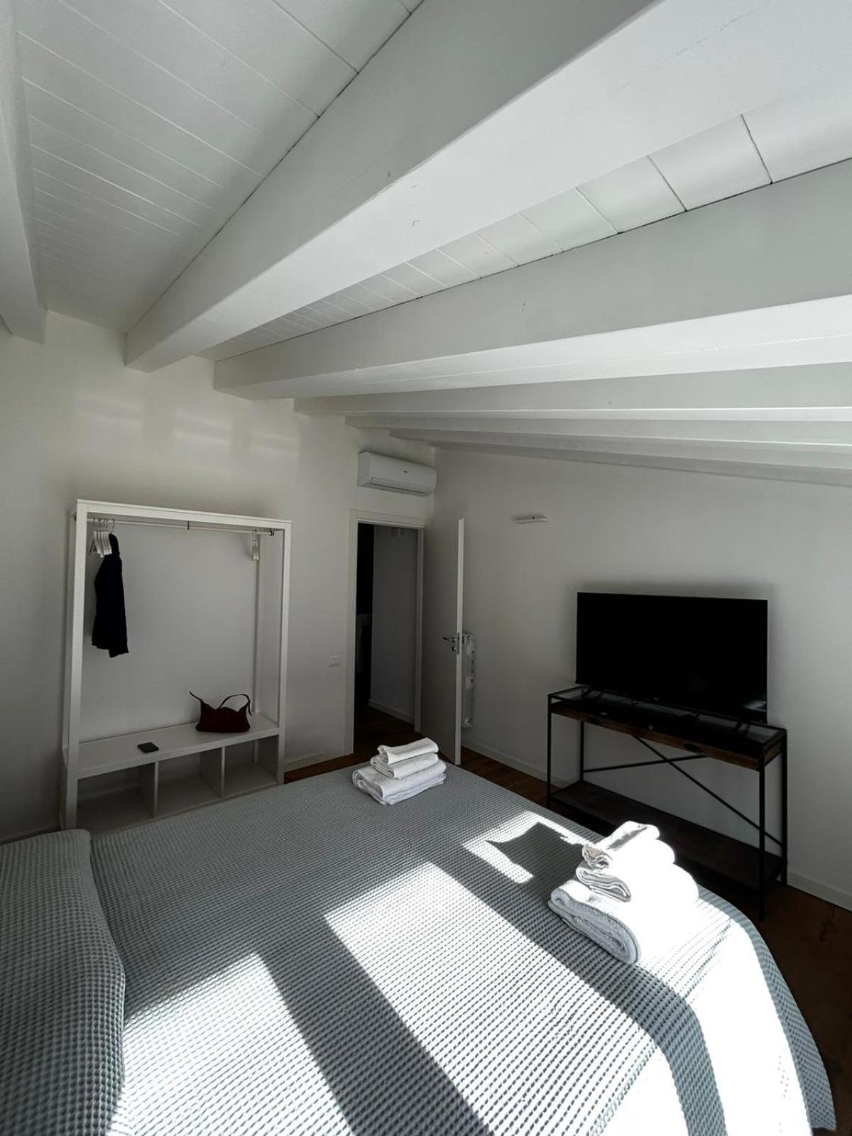 Waterfront Balcony I Grani 5 Resort Grand Suite リヴォルノ エクステリア 写真